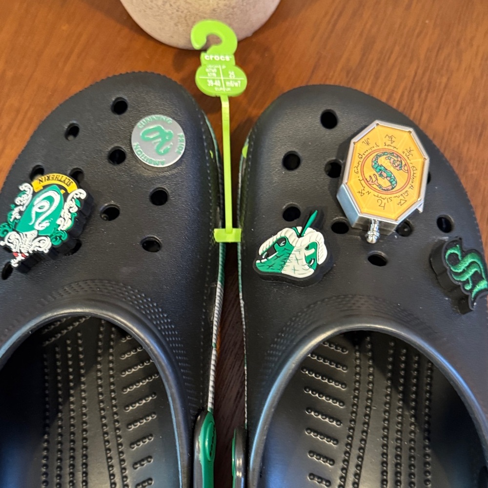 CROCS Black and Green Clogs with Fun Emblems NWOT - Picture 6 of 9